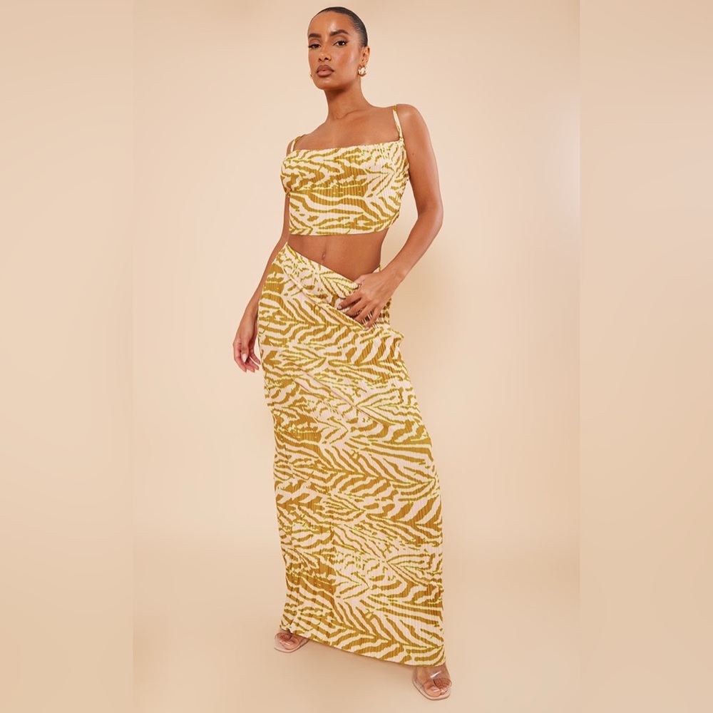 Pretty Little Thing - Green Animal Print Plisse Maxi Skirt and Top 2-piece SET